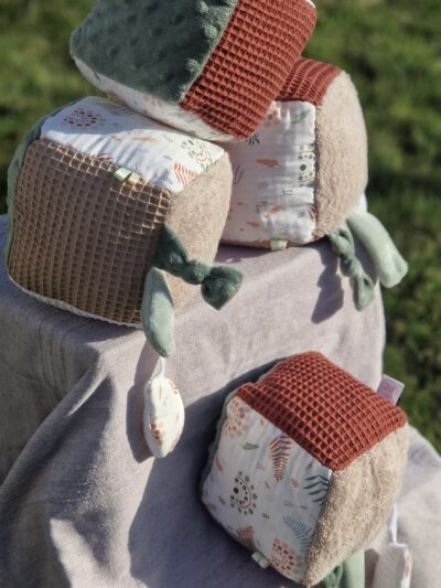 Eveil bébé cube